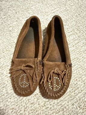 Minnetonka Brown Suede Moccasin Flats